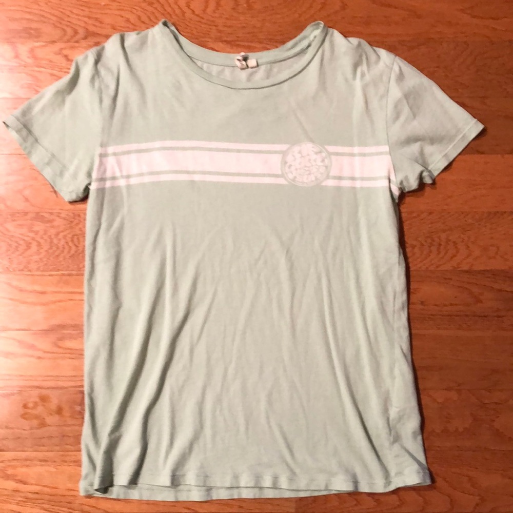Light green RipCurl tee, size S.